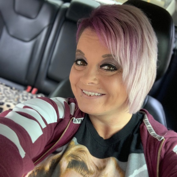 Meet your Posher, Brooke - Picture 1 of 1